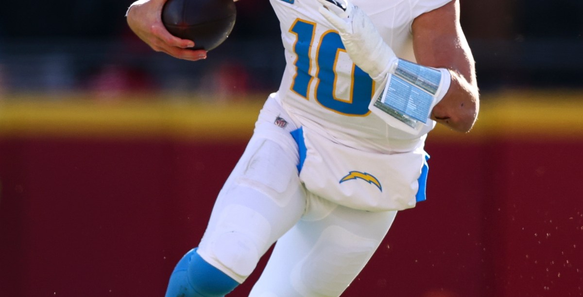 Chargers-Cowboys Live Game Recap: Herbert, Bolts need to wake up in DAL