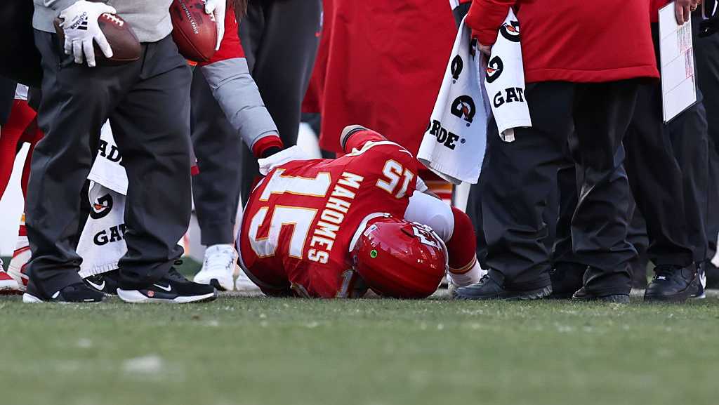 Chiefs confirm quarterback suffered torn ACL