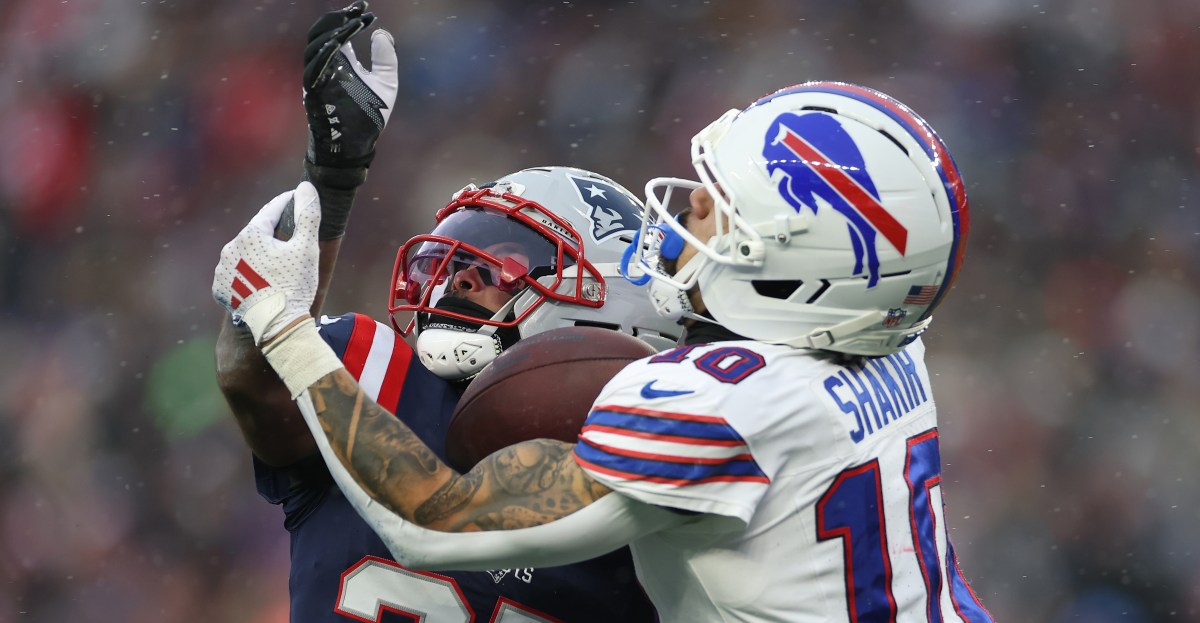 Buffalo Bills rally down 21 to defeat New England Patriots 35-31 in Week 15