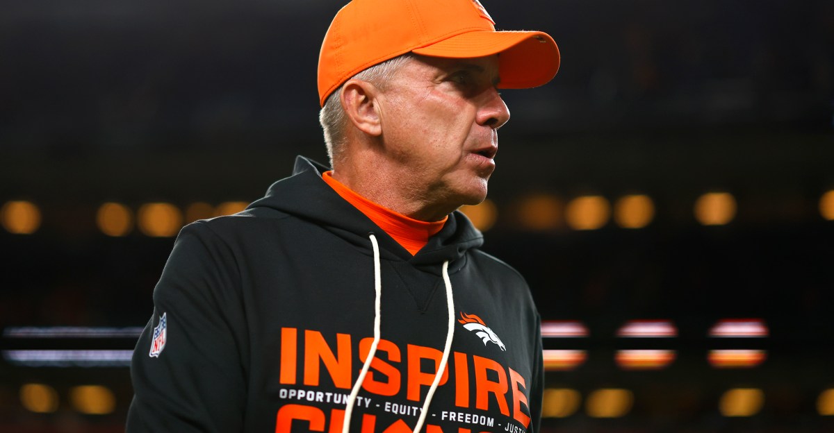 Week 17: Denver Broncos at Kansas City Chiefs - Full Coverage