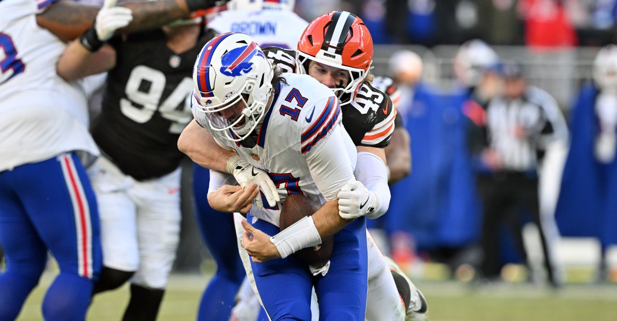 Browns defense torched early, then oddly shuts Buffalo down in Week 16 vs Bills