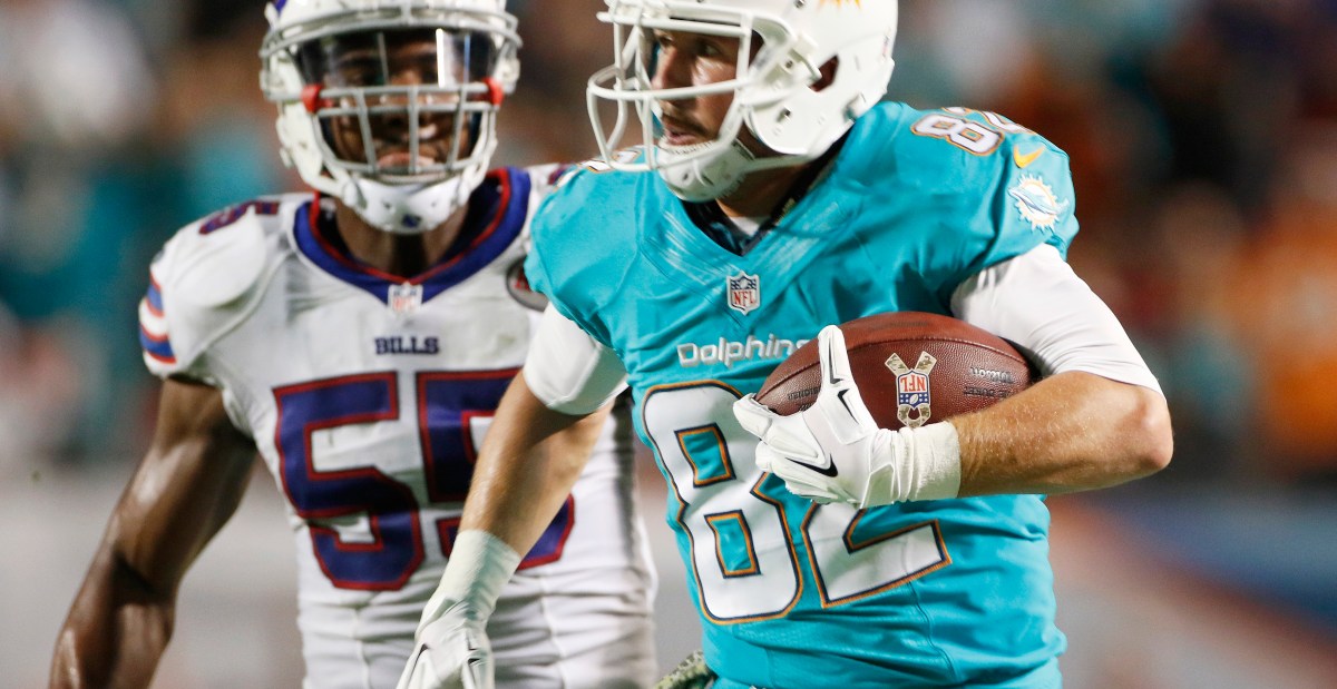 Former Dolphins receiver Brian Hartline accepts head coaching position with USF