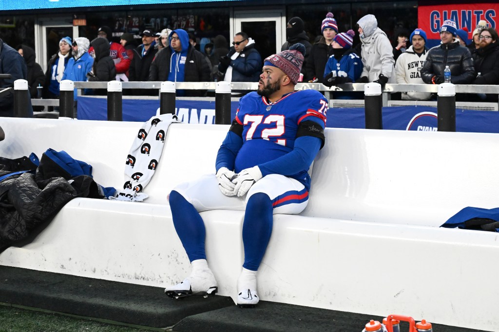 Giants offensive lineman Jermaine Eluemunor hosts a holiday party for children with cancer on Monday, Dec. 15.