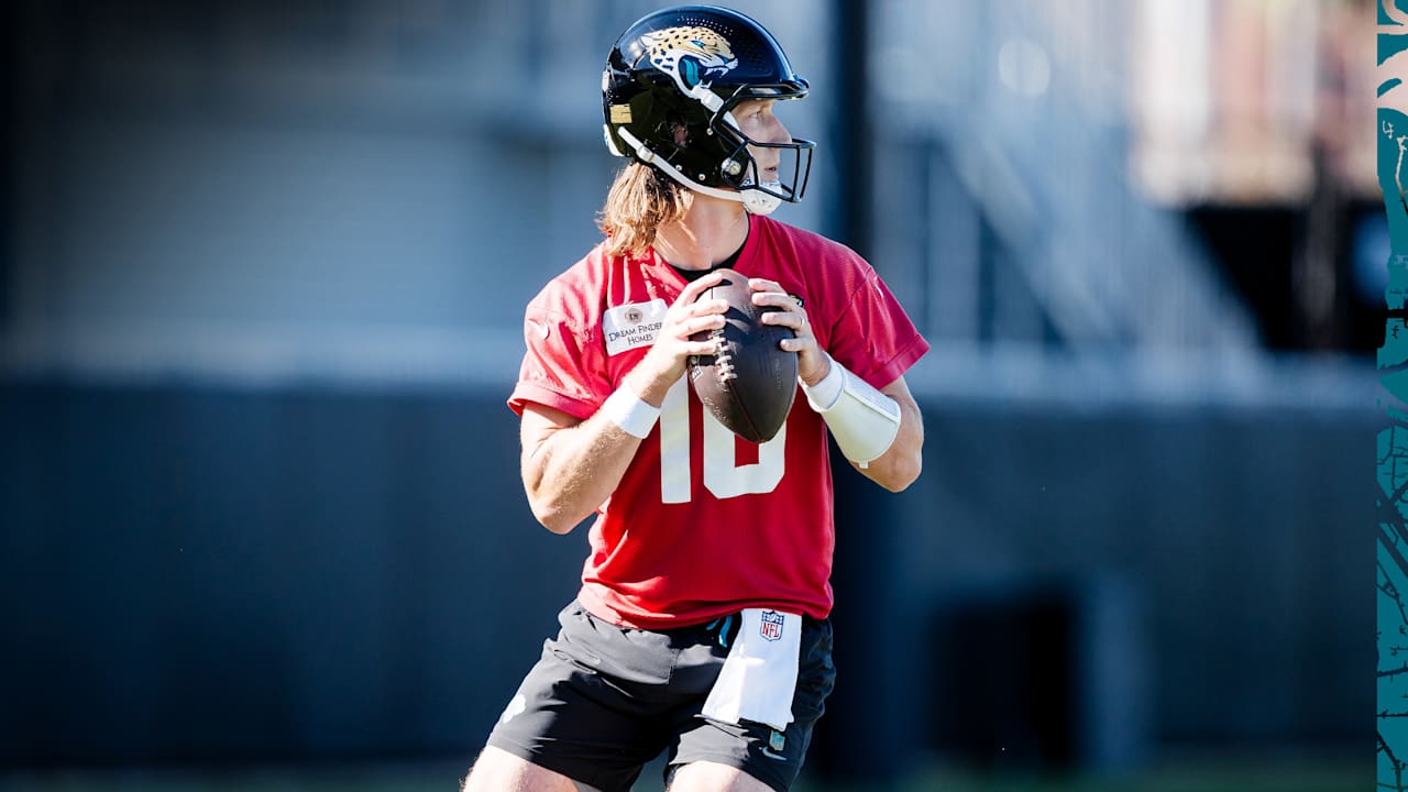 QB Trevor Lawrence Practices Full Thursday Before Week 15 vs. Jets