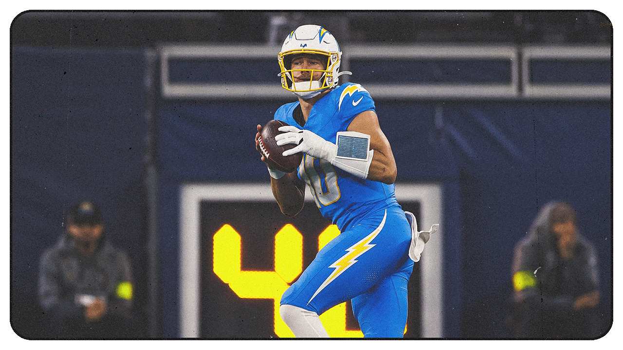 Justin Herbert Gives Injury Update on Hand, Looks Forward to Chargers Upcoming Playoff Push