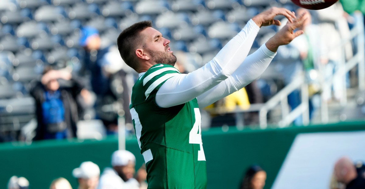 New York Jets News: Jets Place QB Justin Fields on Injured Reserve