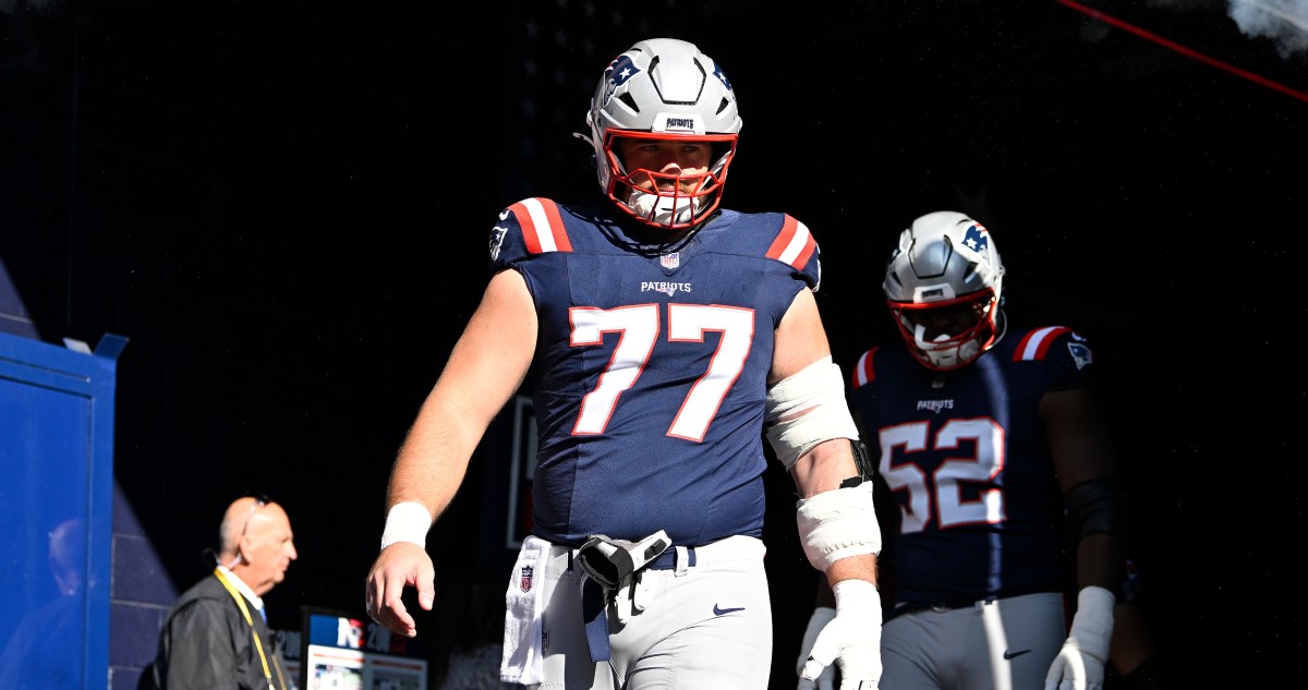 Patriots sign offensive lineman to 2-year contract extension