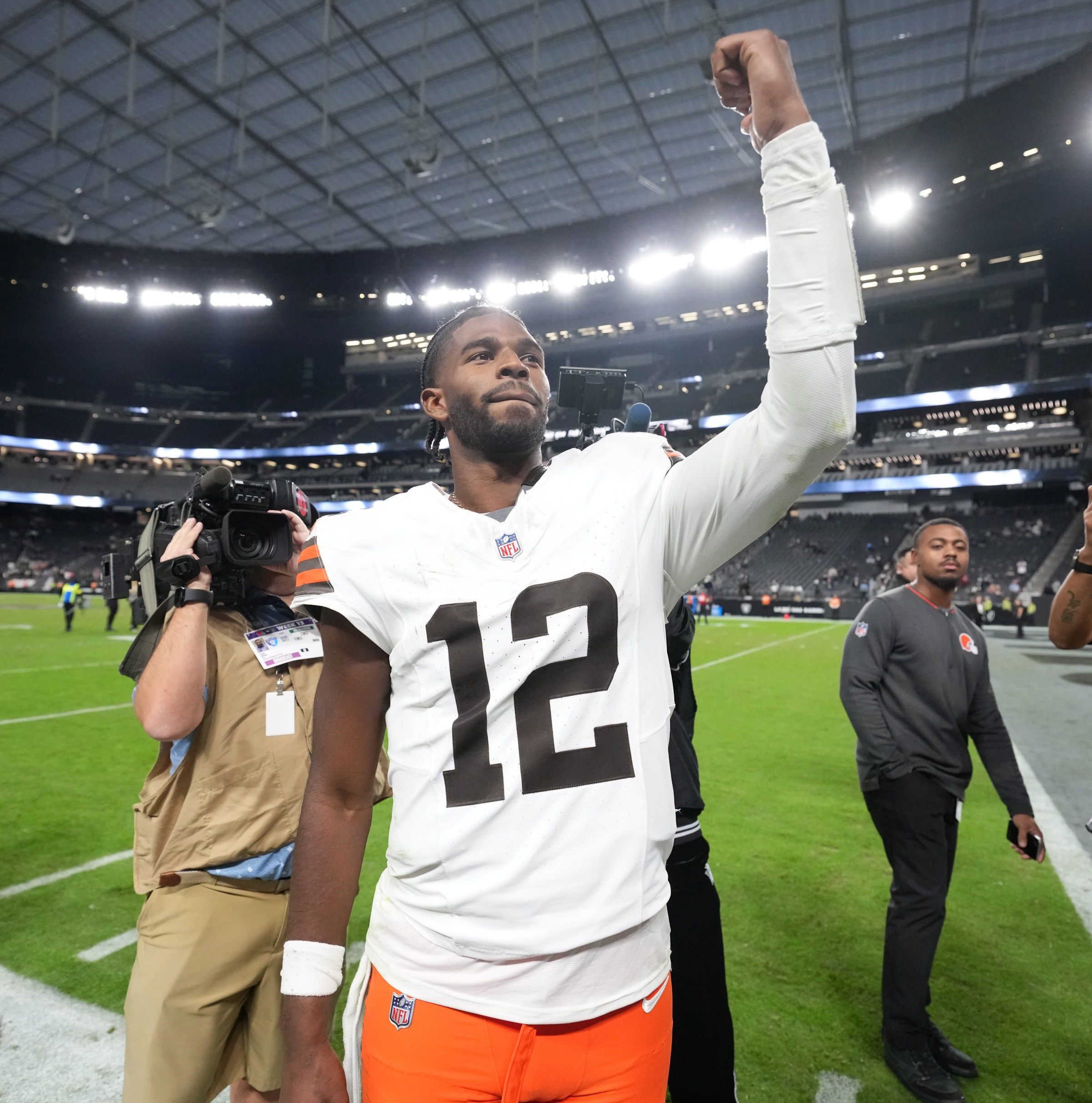 Sunday Dawg Chow (11/30): Juice and vibes in Cleveland!