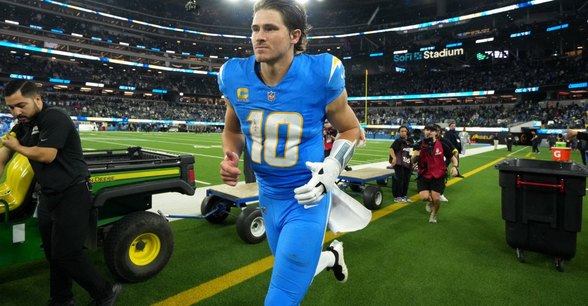 Chargers-Chiefs Live Game Recap: Bolts look to complete sweep of KC