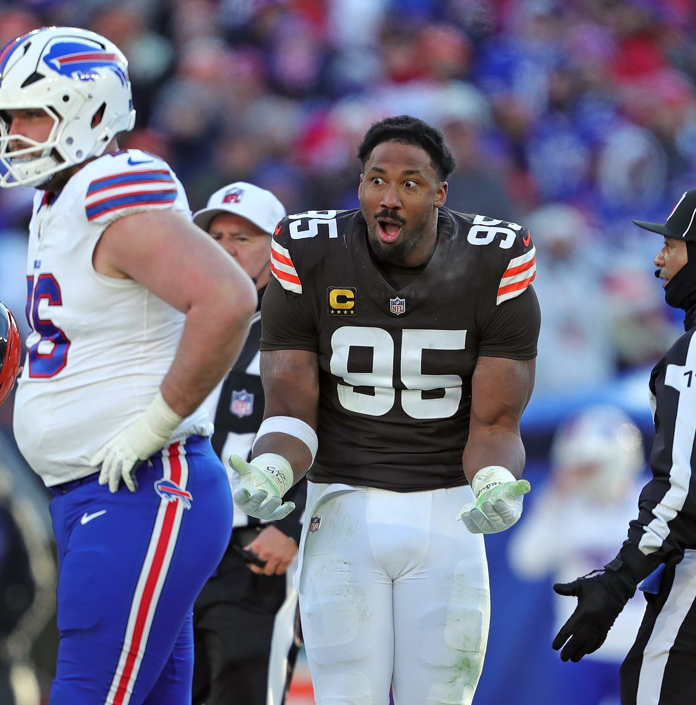 Daily Dawg Chow 12/22; Browns lose, Myles inches closer to sack record