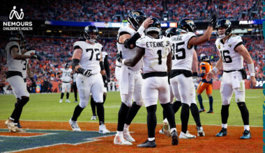 LB Foye Oluokun on Team Camaraderie The Day After Week 16 Win Over Broncos