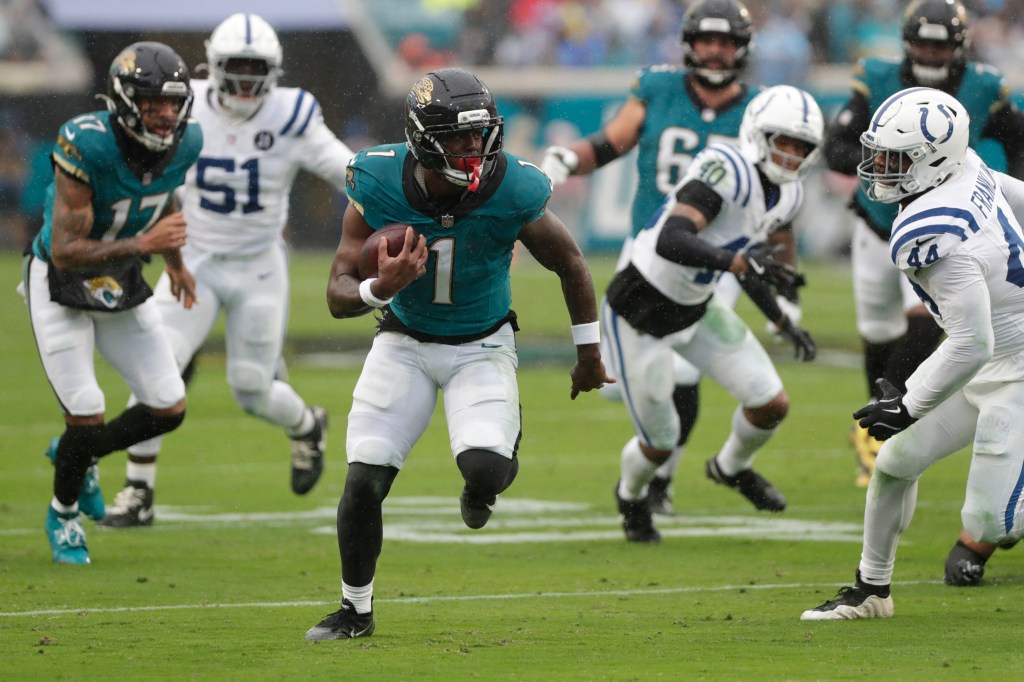 Jacksonville Jaguars running back Travis Etienne Jr. (1) carries the ball for a touchdown against the Indianapolis Colts.