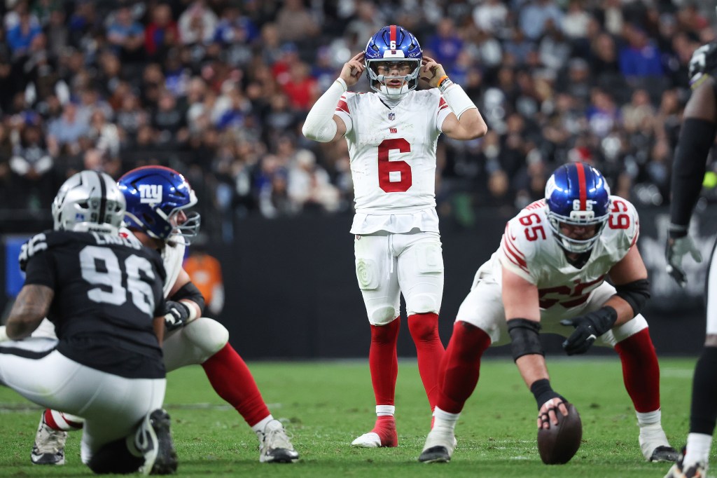 Jaxson Dart #6 of the New York Giants makes adjustments during the fourth quarter of the game against the Las Vegas Raiders.