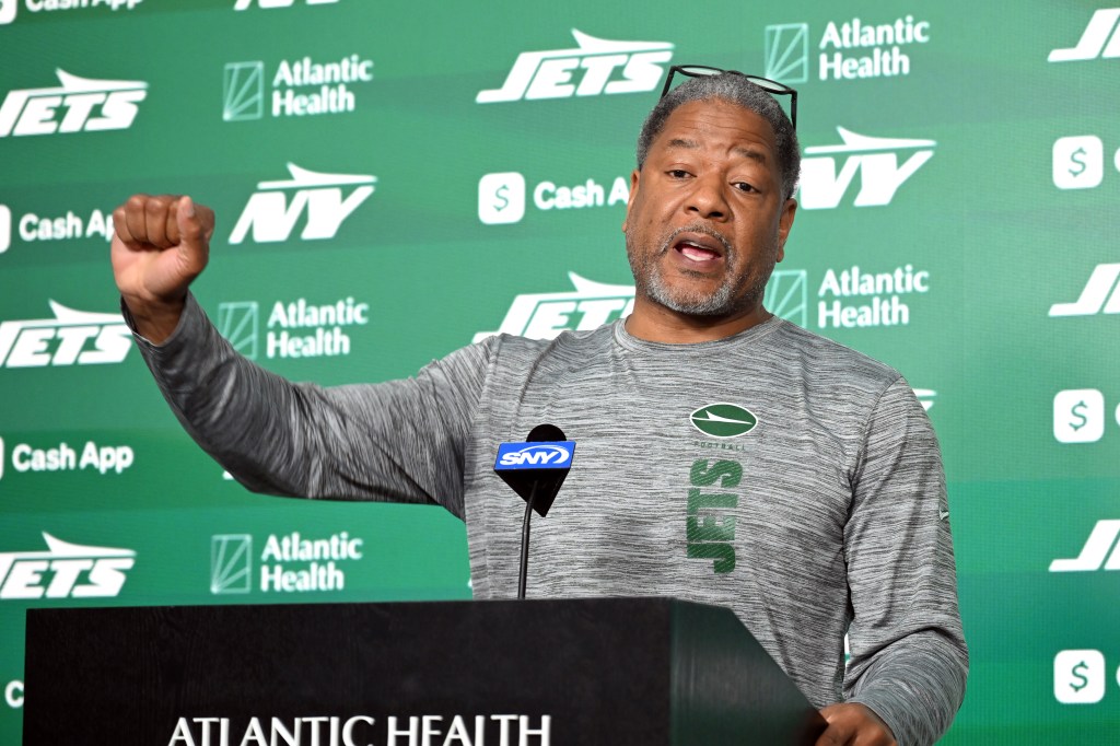 Jets defensive coordinator Steve Wilks speaking to media.