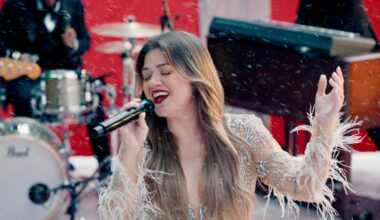 Kelly Clarkson to Perform 'Underneath the Tree' at NFL Christmas Games