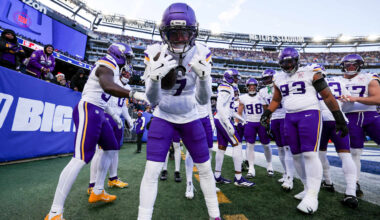 Vikings Defense Records 5 Sacks, Allows 7 Completions by Giants