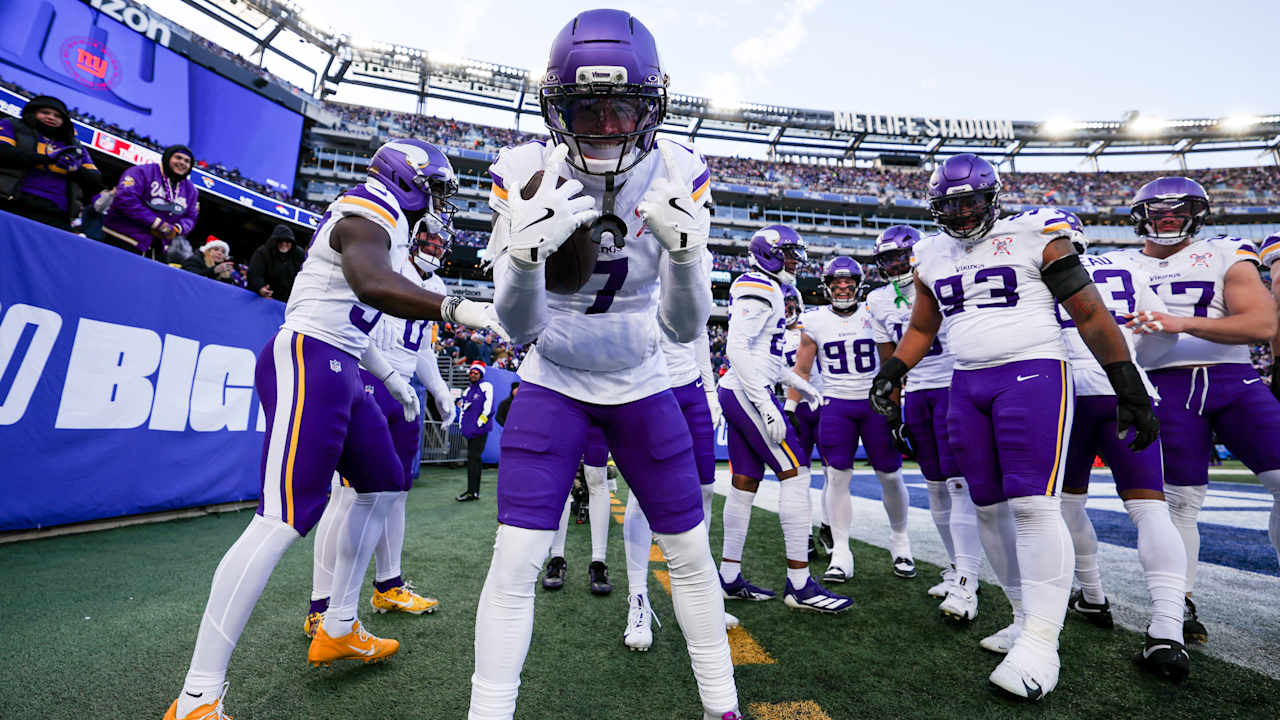 Vikings Defense Records 5 Sacks, Allows 7 Completions by Giants