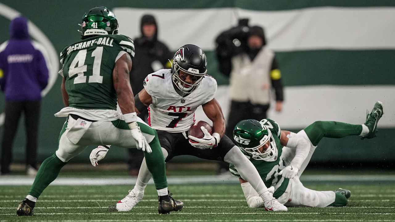 Bijan Robinson shining brightly amid Falcons' gloomy season