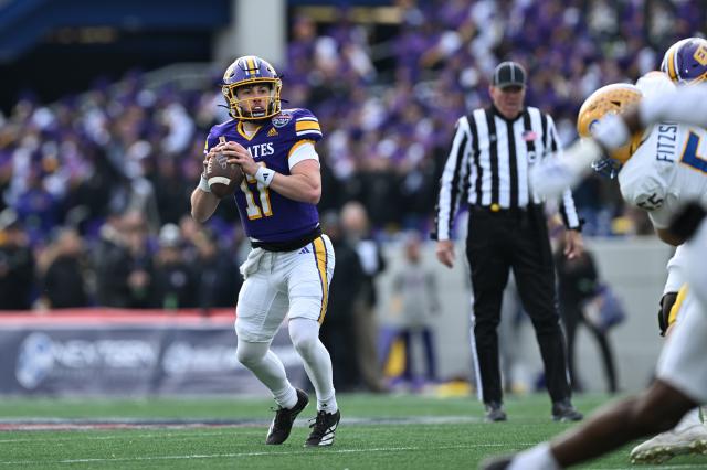East Carolina takes advantage of 5 Pittsburgh turnovers, wins 23-17 in the Military Bowl :: WRALSportsFan.com