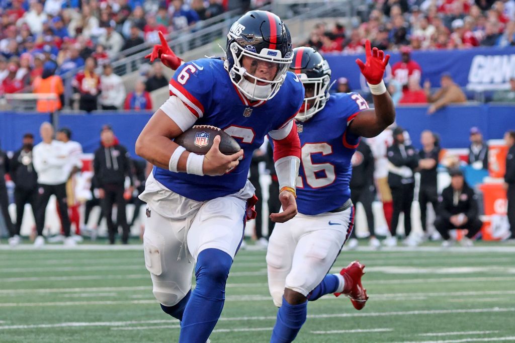 An image collage containing 1 images, Image 1 shows Jaxson Dart #6 of the New York Giants runs the ball for a touchdown at MetLife Stadium