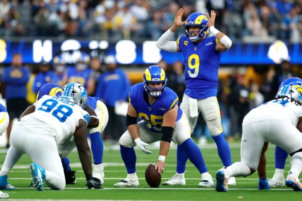 Rams' flight to Seattle delayed by equipment issue