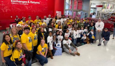 Giants' Jermaine Eluemunor gets gift of perspective at holiday charity event