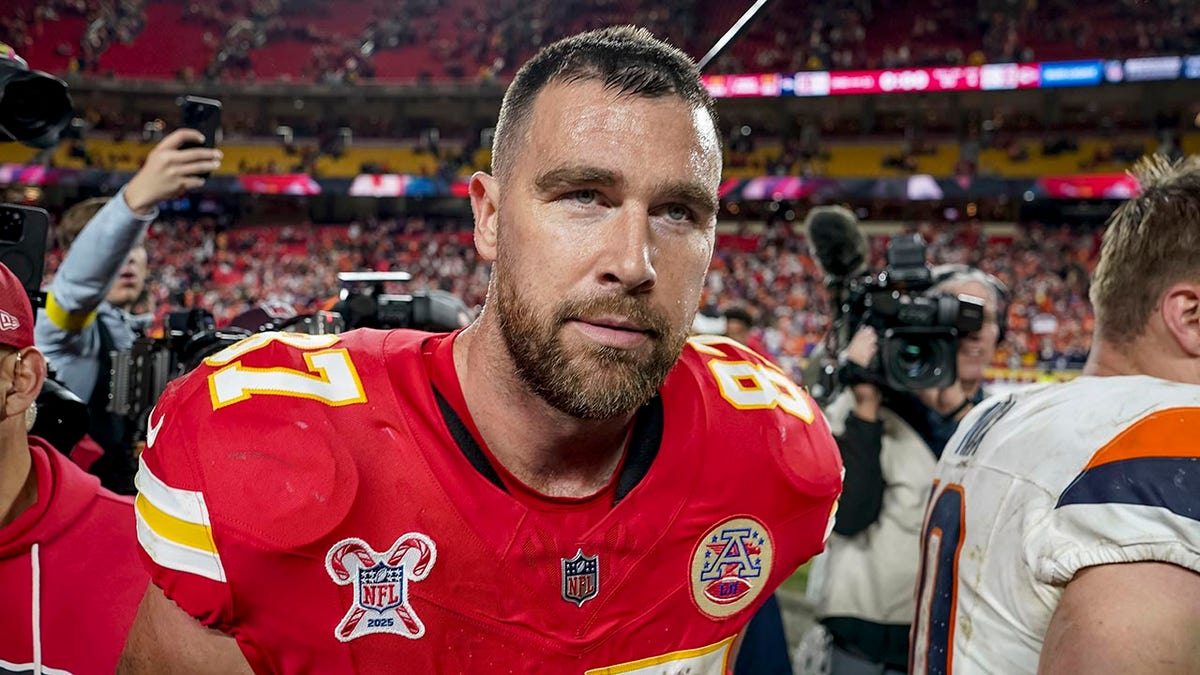 Travis Kelce walks off the field