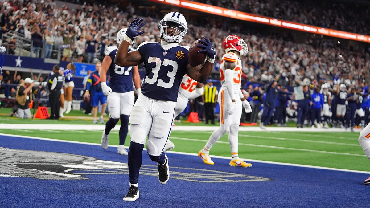 Javonte Williams celebrates in the end zone