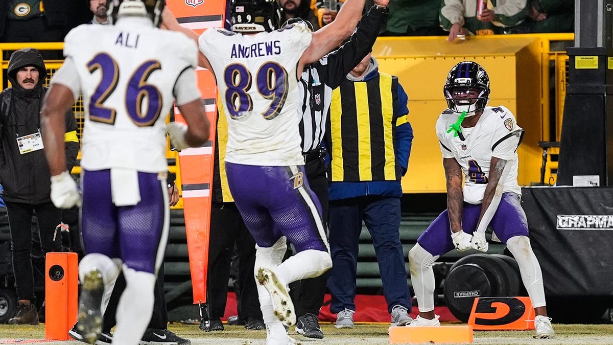 Zay Flowers scores a touchdown