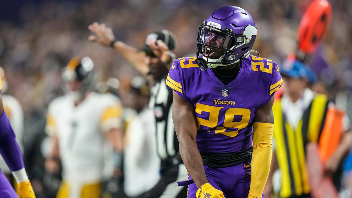 Kris Boyd celebrates against the Steelers