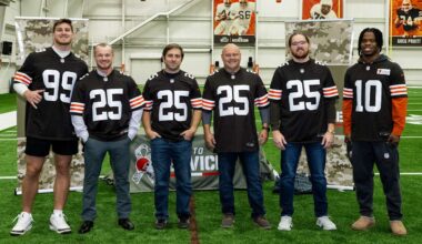 4 veterans attend road game in Chicago with Browns and United Airlines