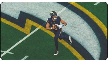 Justin Herbert to Practice Wednesday Despite Hand Injury