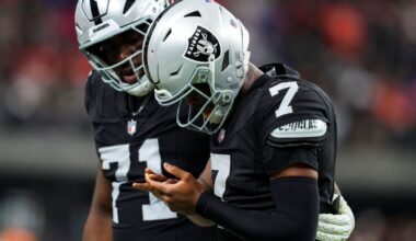 Geno Smith exits Raiders' loss with right shoulder injury