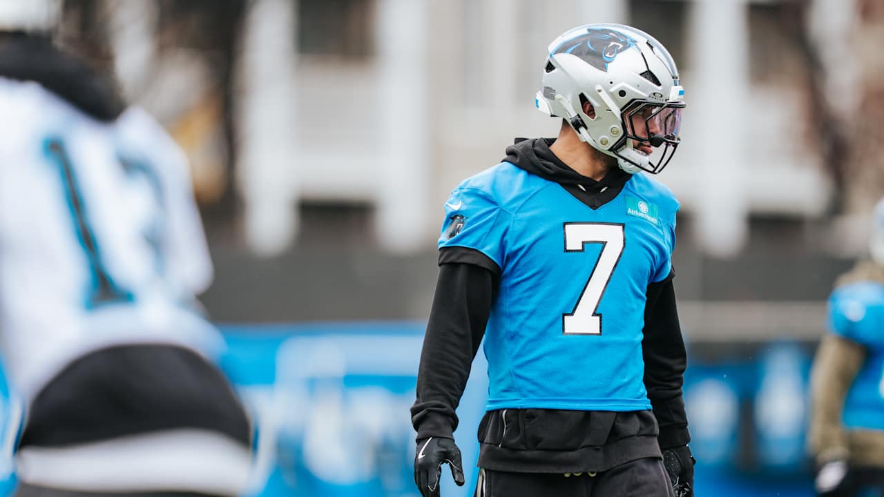 Tre'von Moehrig back with his teammates after two weeks away 