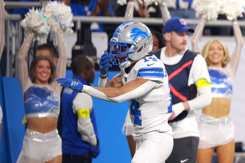 Amon-Ra St. Brown (14) of the Detroit Lions