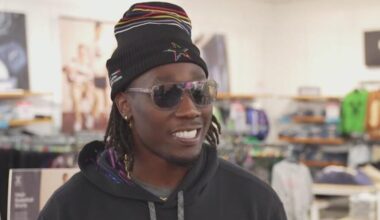 Cowboys' DeMarvion Overshown surprises kids with holiday shopping spree