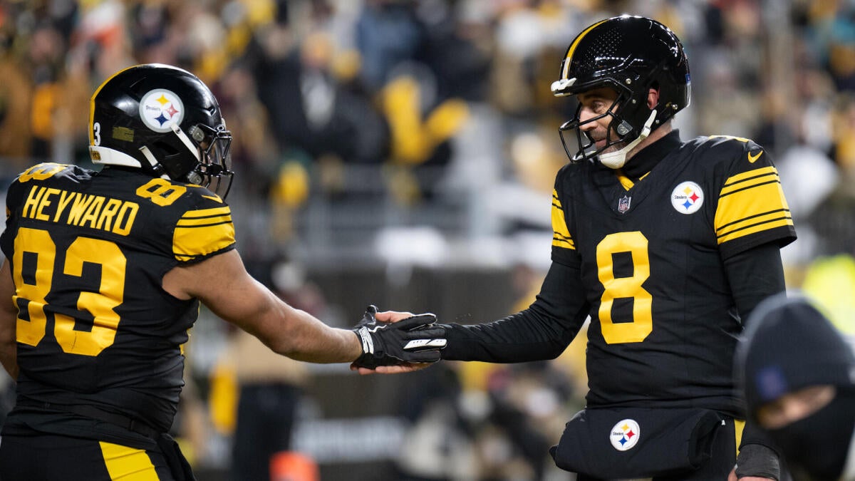 NFL picks for Week 17, score predictions, best bets today from self-learning AI