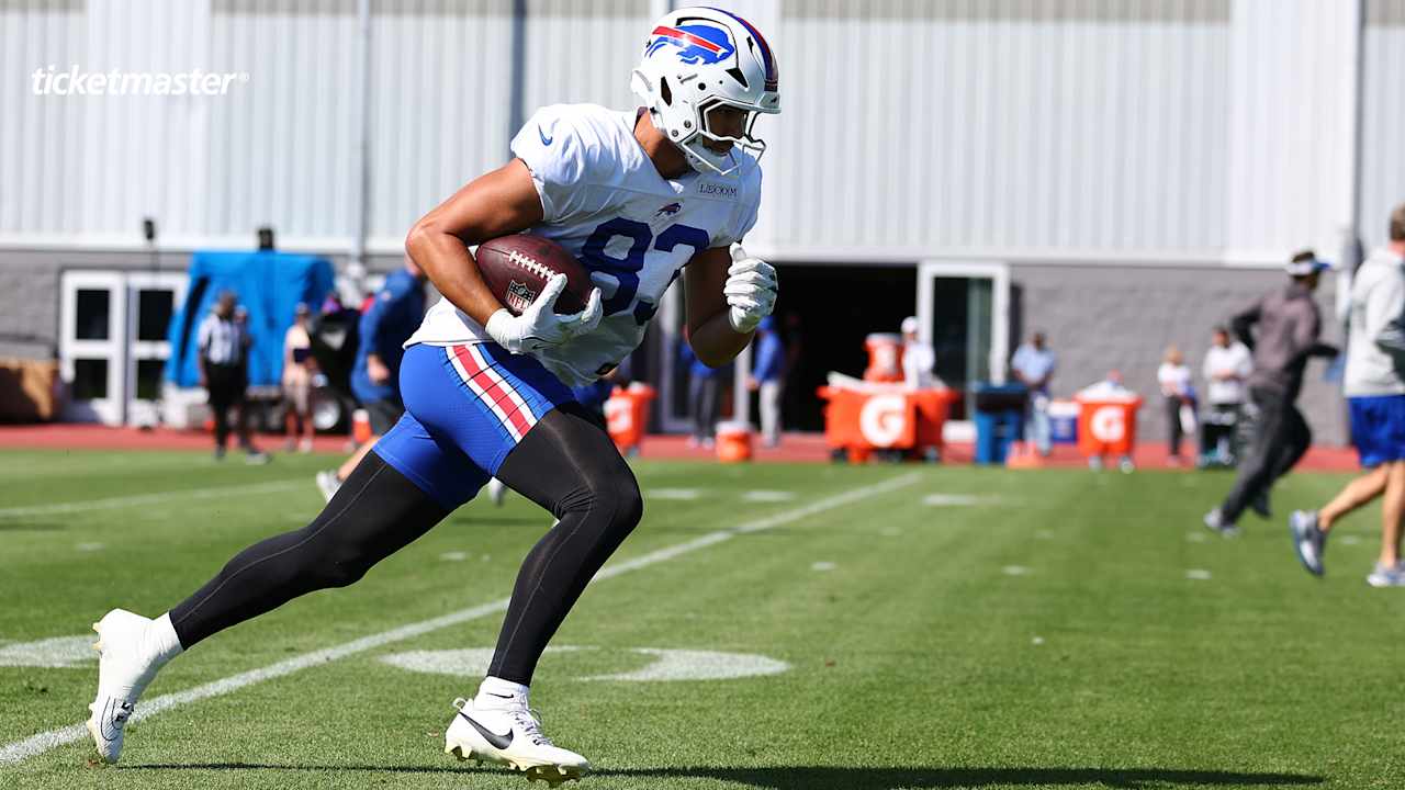 Buffalo Bills sign TE Keleki Latu to active roster, WR Mecole Hardman Jr. released