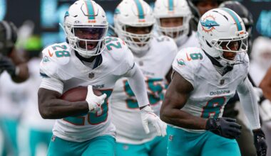 Dolphins' De'Von Achane rib injury update; RB practices