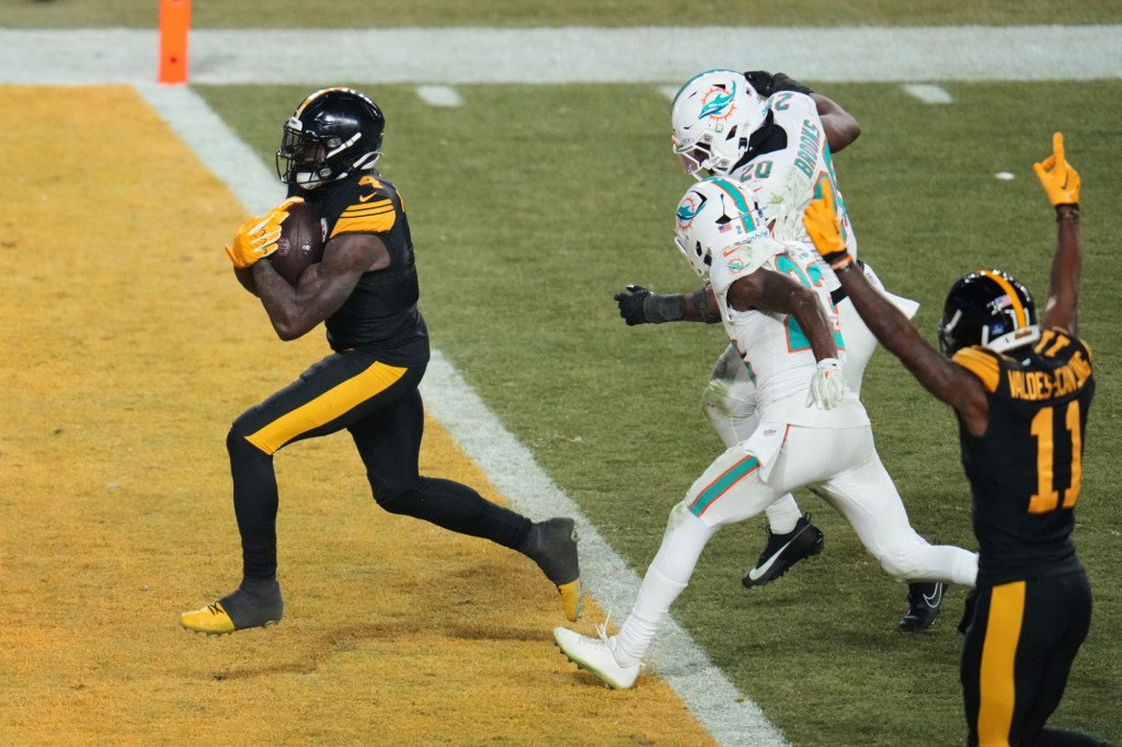 Dolphins pounded by Steelers, eliminated from playoff contention