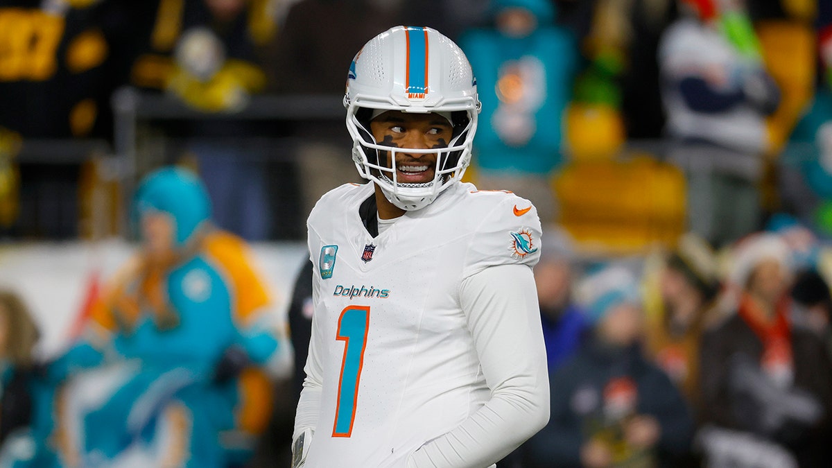 Tua Tagovailoa looks on field