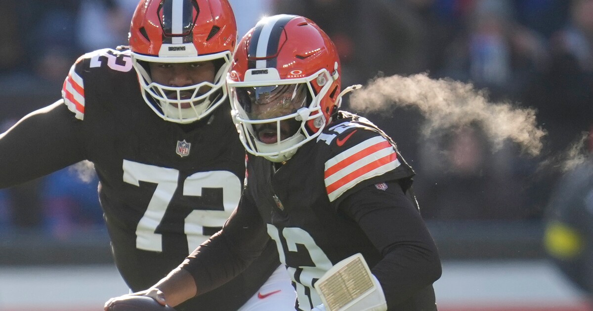 Browns QB Shedeur Sanders leaves field with injury in game against Bills