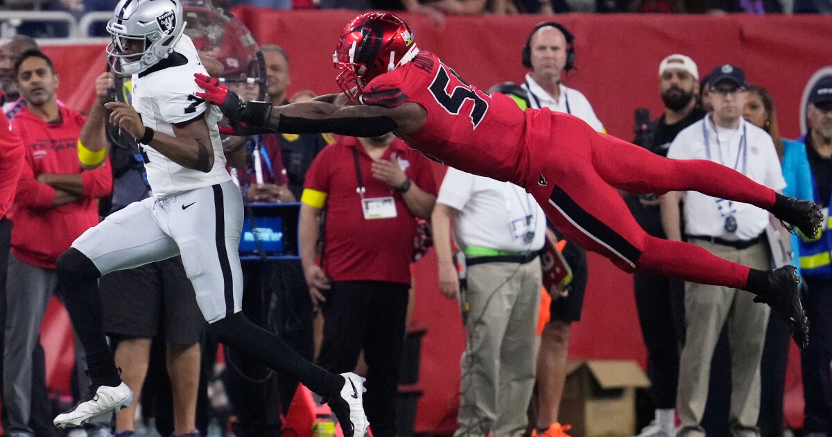 Texans extend winning streak to 7 with 23-21 victory over Raiders