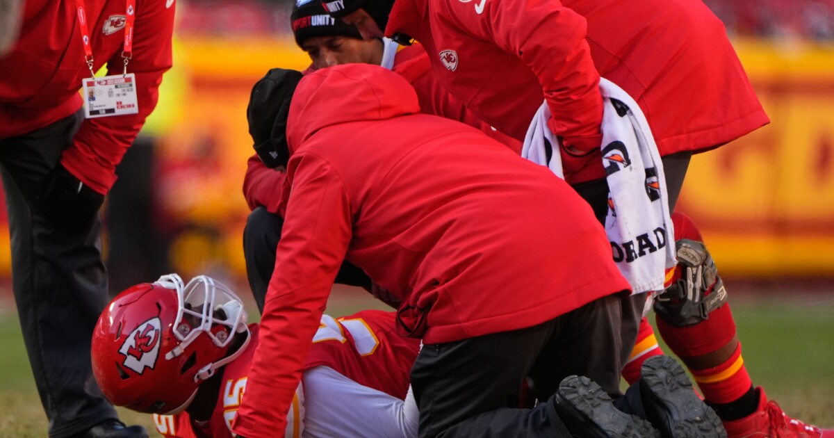 Chiefs DT Chris Jones briefly exits Week 15 battle with LA Chargers