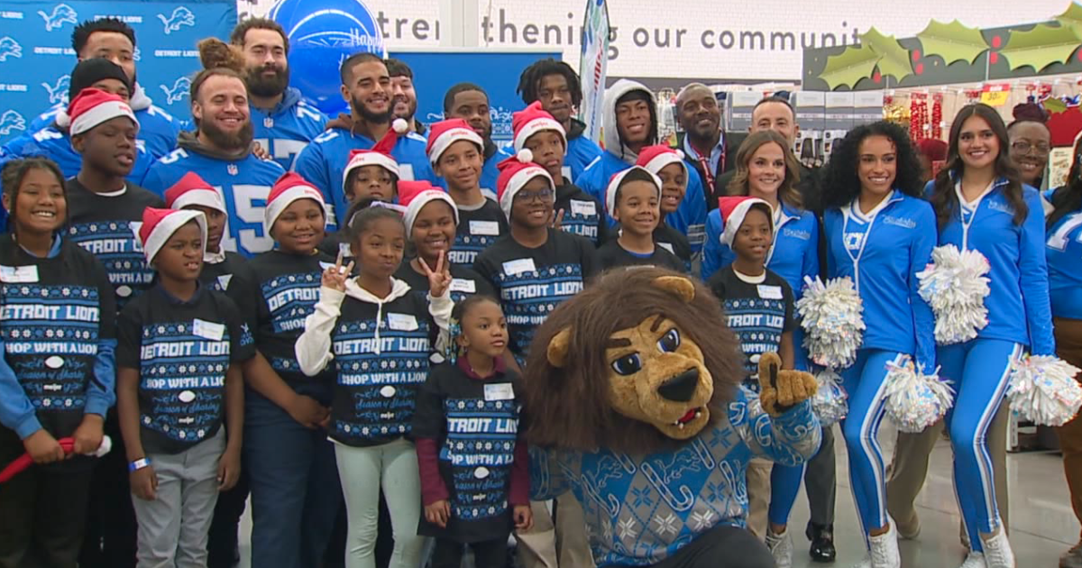 Detroit Lions and Meijer spread holiday cheer with Shop with a Lion event