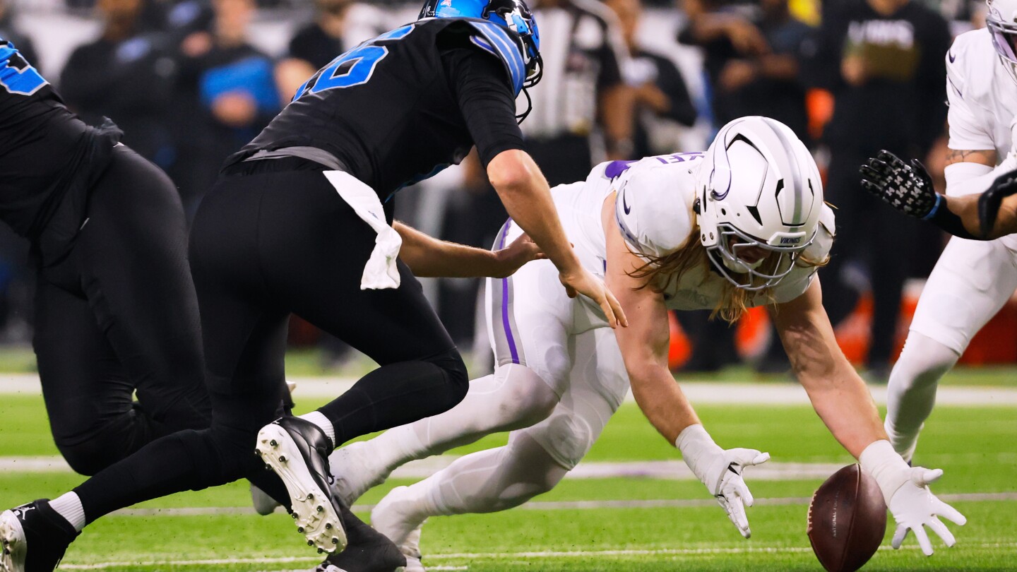 Lions eliminated after Goff's giveaways fuel loss that sends Packers to playoffs