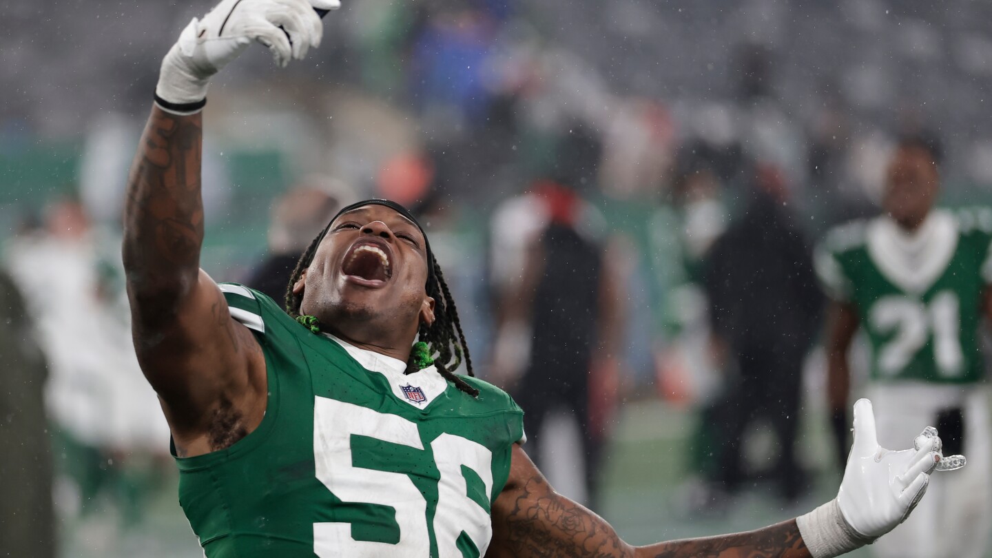 Quincy Williams channels Joker for New York Jets' Gotham City game