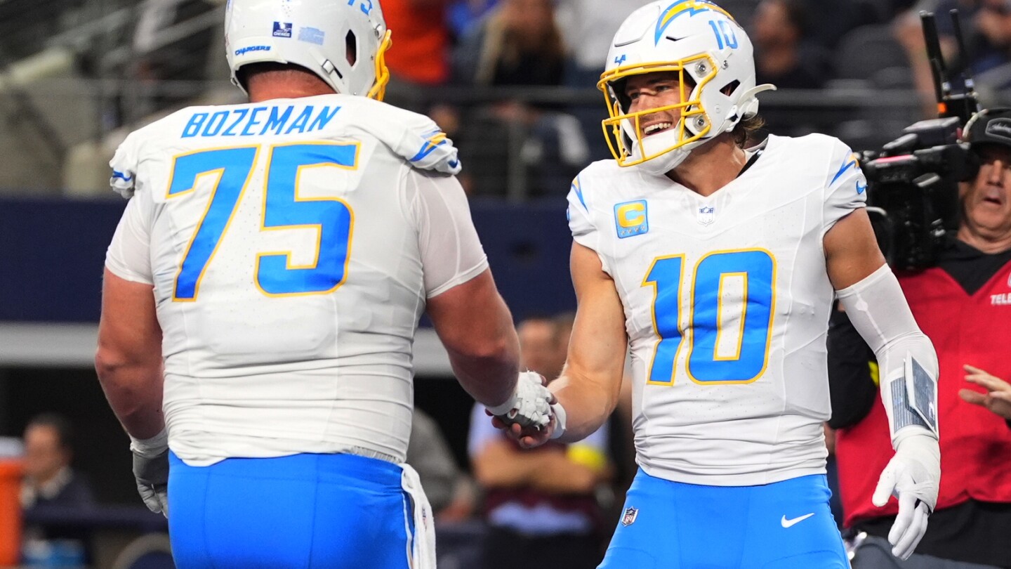 Justin Herbert keeps Chargers rolling in 34-17 win over Cowboys