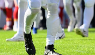 Colts QB Daniel Jones turns to college friends for extra help with injured leg