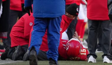 Patrick Mahomes suffers a torn ACL and Chiefs say he's considering surgical options